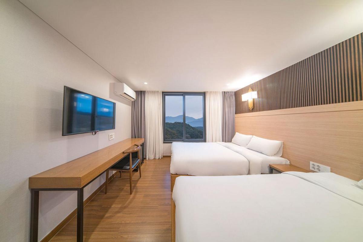 ทู-วาย-โฮเต็ล Hotel ยางยาง ภายนอก รูปภาพ